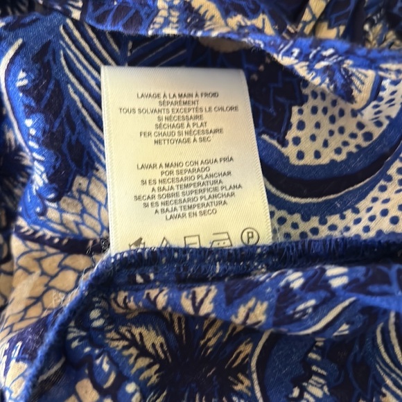 Velvet by Graham & Spencer Yuelle Blue Floral Flutter Sleeve Keyhole Top - M - Picture 12 of 13